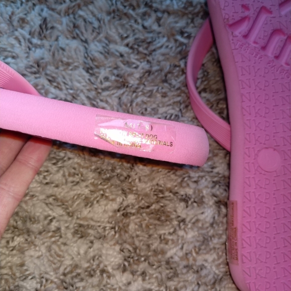 NWOT! Victoria's Secret flip-flops - Picture 5 of 5